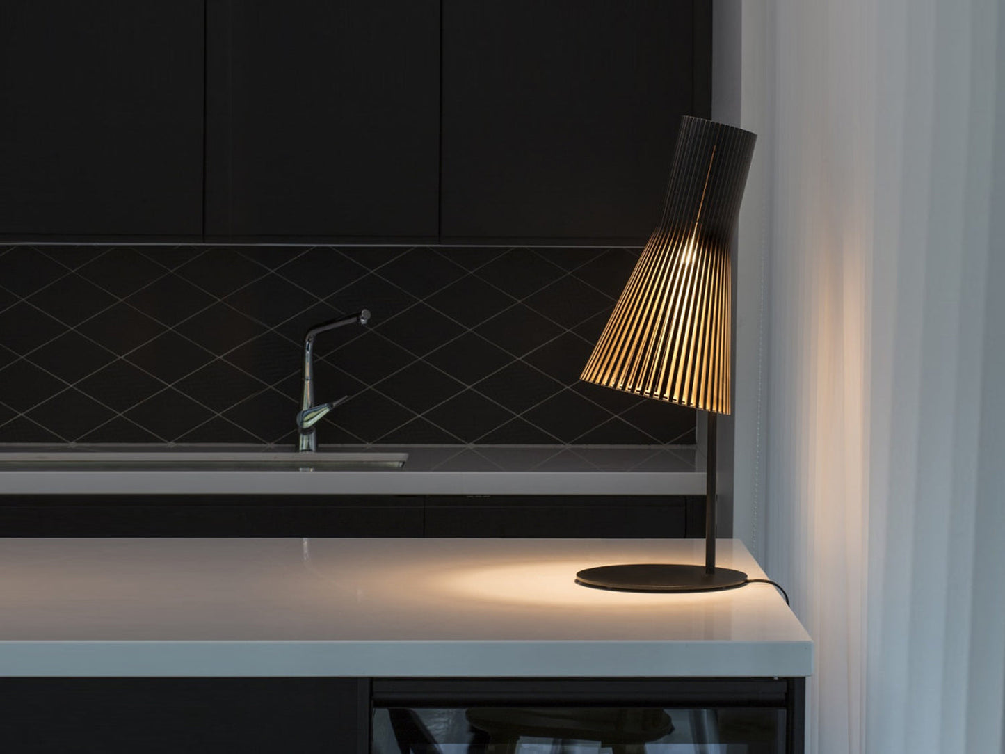 Secto 4220 Table