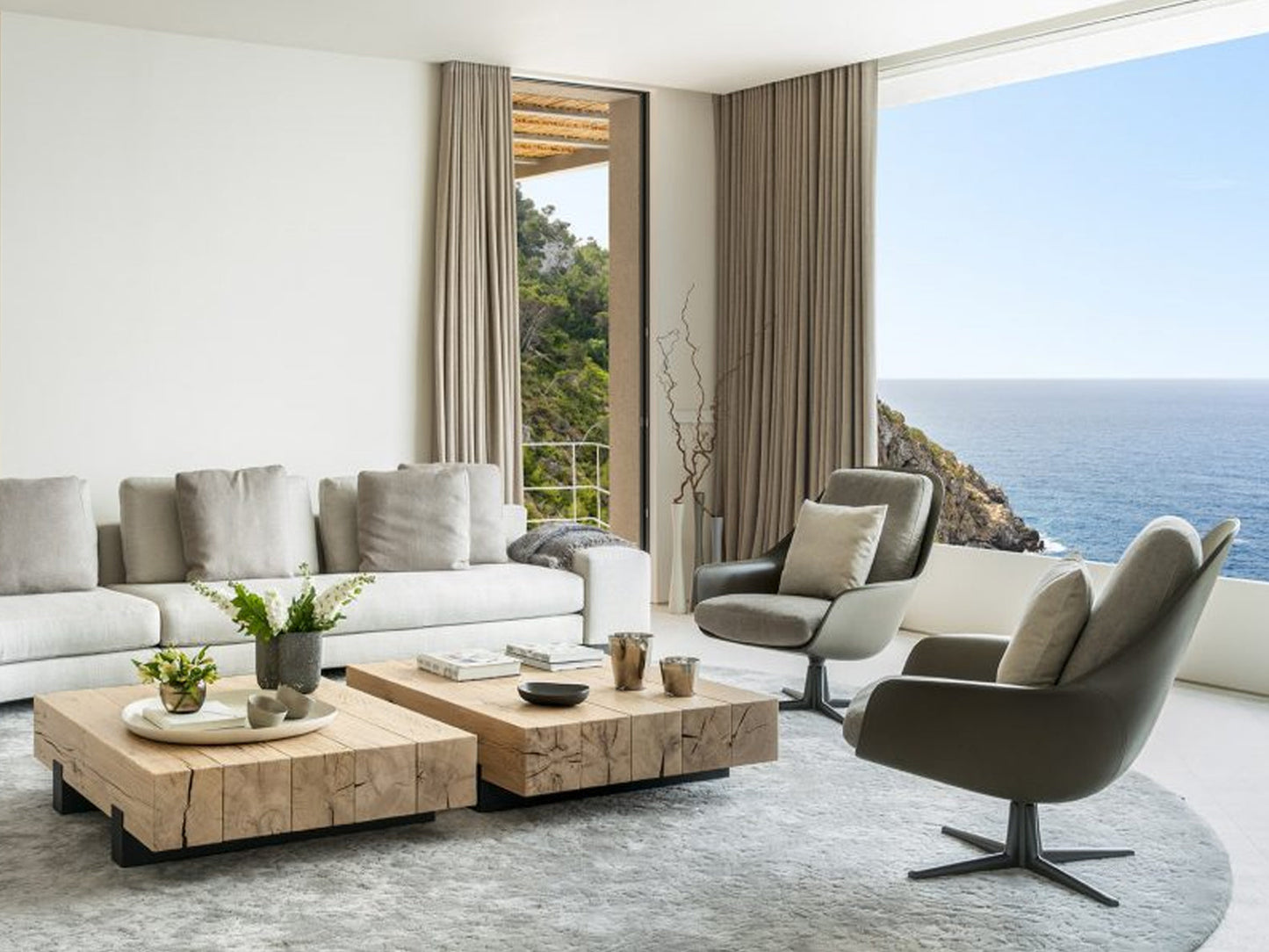 Sveva Saddle 4-Spokes Swivel Armchair